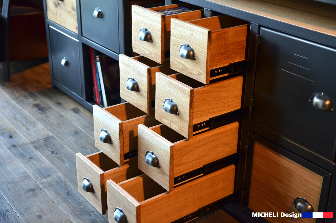 Détail des 8 tiroirs en bois range CD/DVD du Grand Meuble Hi-Fi Industriel Métallique Haut de Gamme Dryades - 320537
