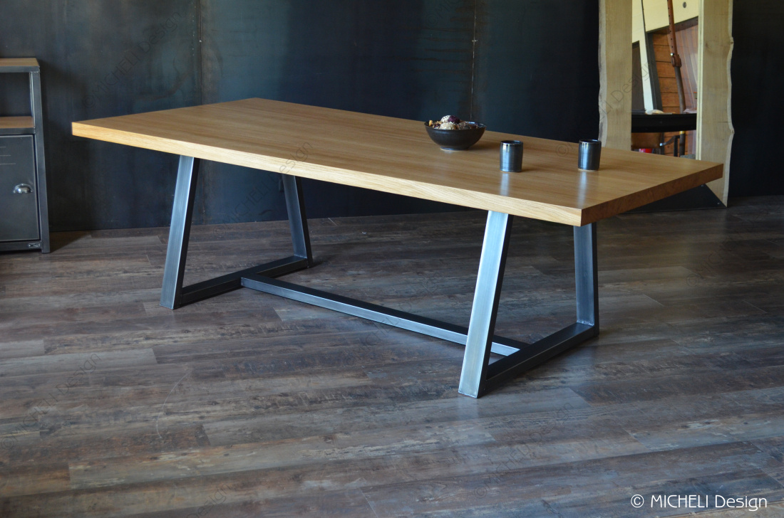 Table de salle à manger industrielle sur mesure.