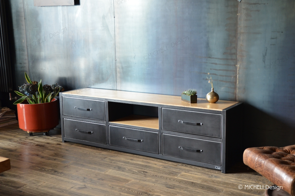 Vue d'ensemble du meuble TV Milko en bois et métal par MICHELI Design - 644579